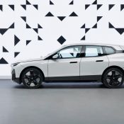 BMW představilo unikátní technologii laku, která dělá z jeho vozů chameleony