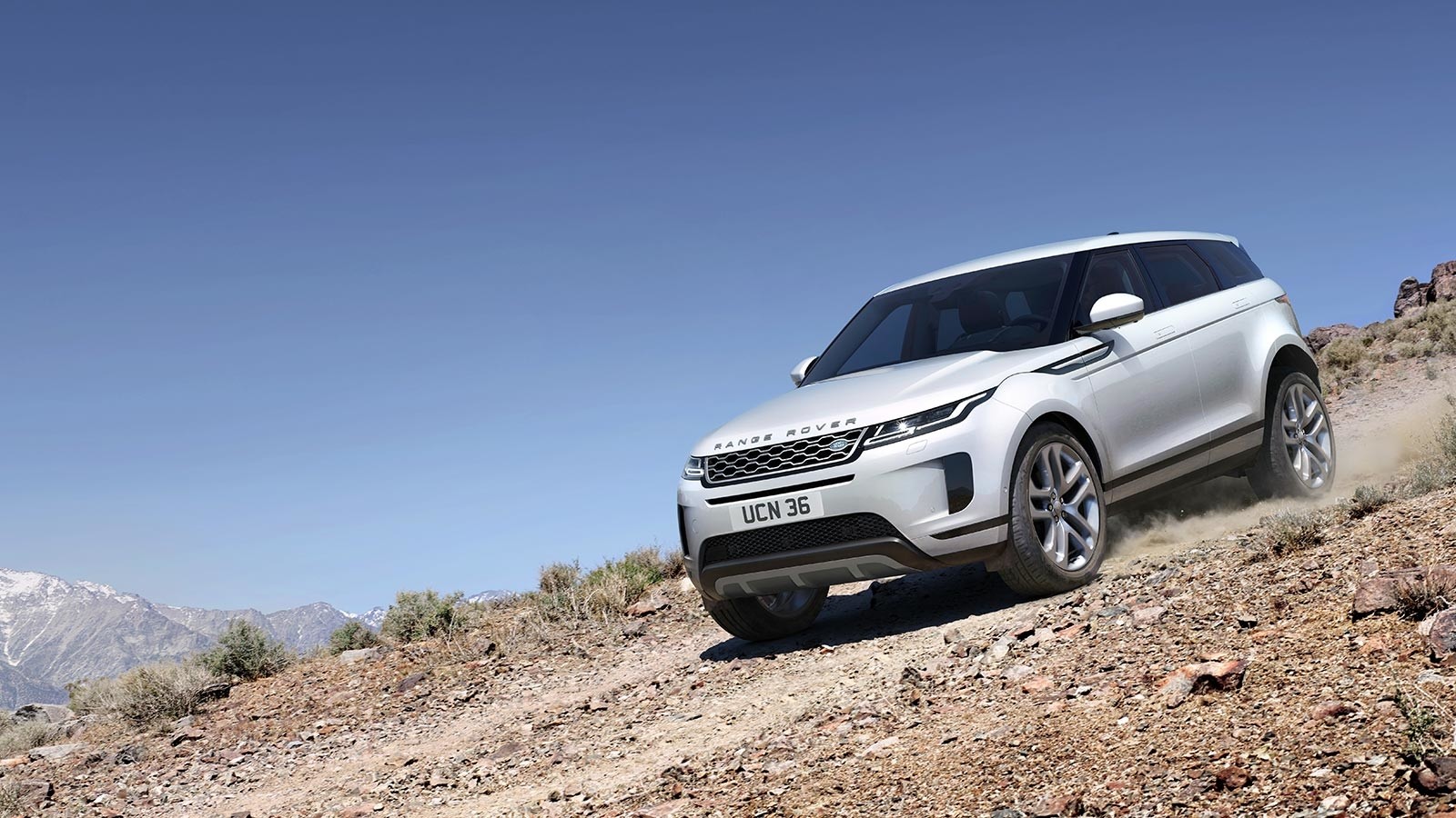 RANGE ROVER EVOQUE na štěrku